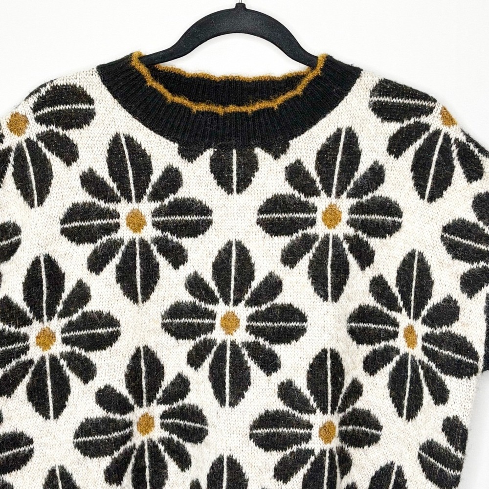 Entro Black White Daisy Floral Knit Sweater Vest Top Short Sleeve Size L - Picture 3 of 9